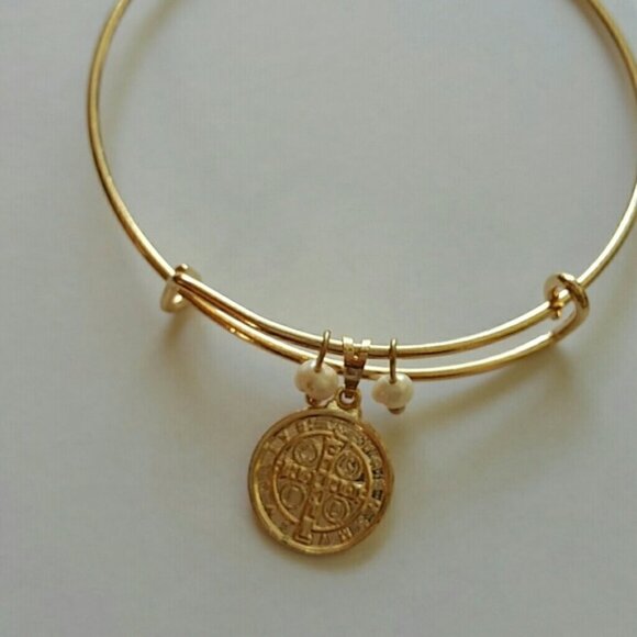 Saint Benedict medal and freshwater pearls rire adjustable bracelet bangle - Picture 3 of 4